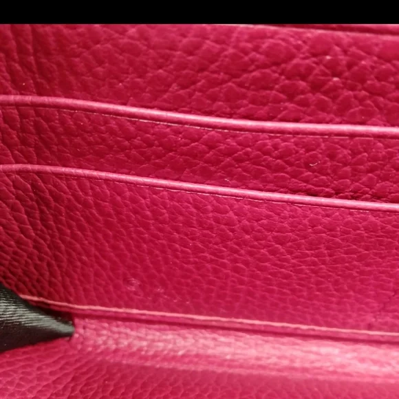 Gucci Vibrant Red Zip-Around Wallet - Picture 8 of 12